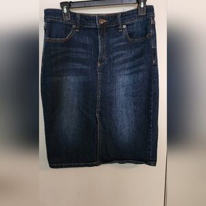 Banana Republic denim straight skirts. 20 in from waste to hem size 8 (29)